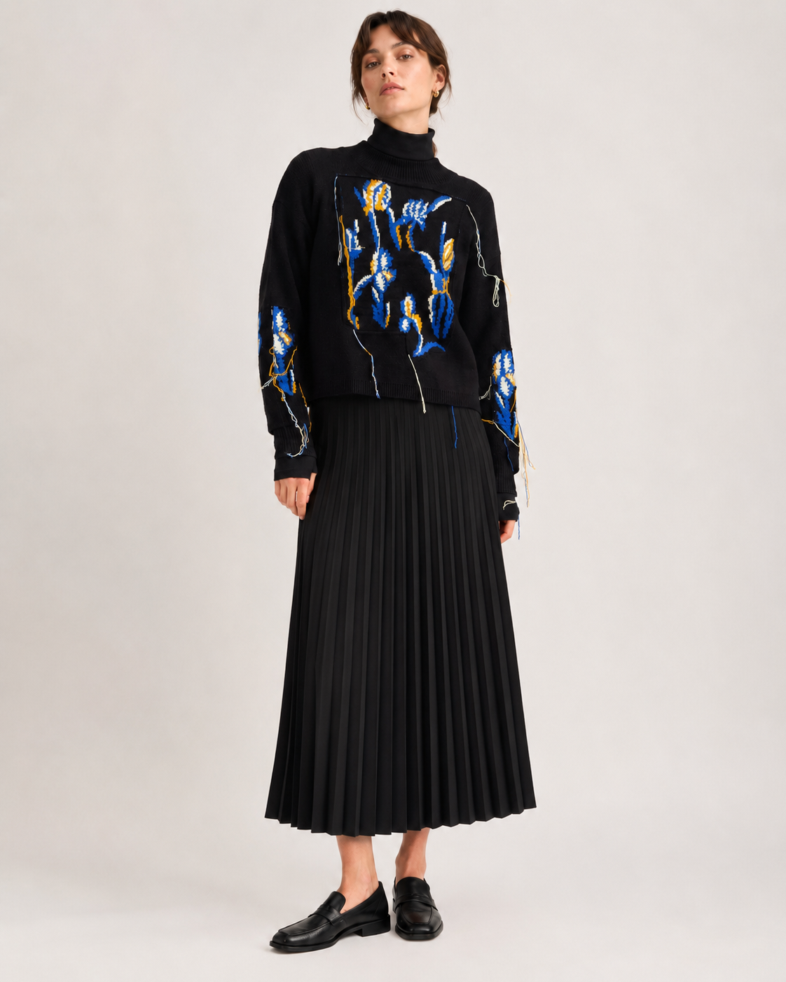CROPPED FLORAL FRINGE SWEATER