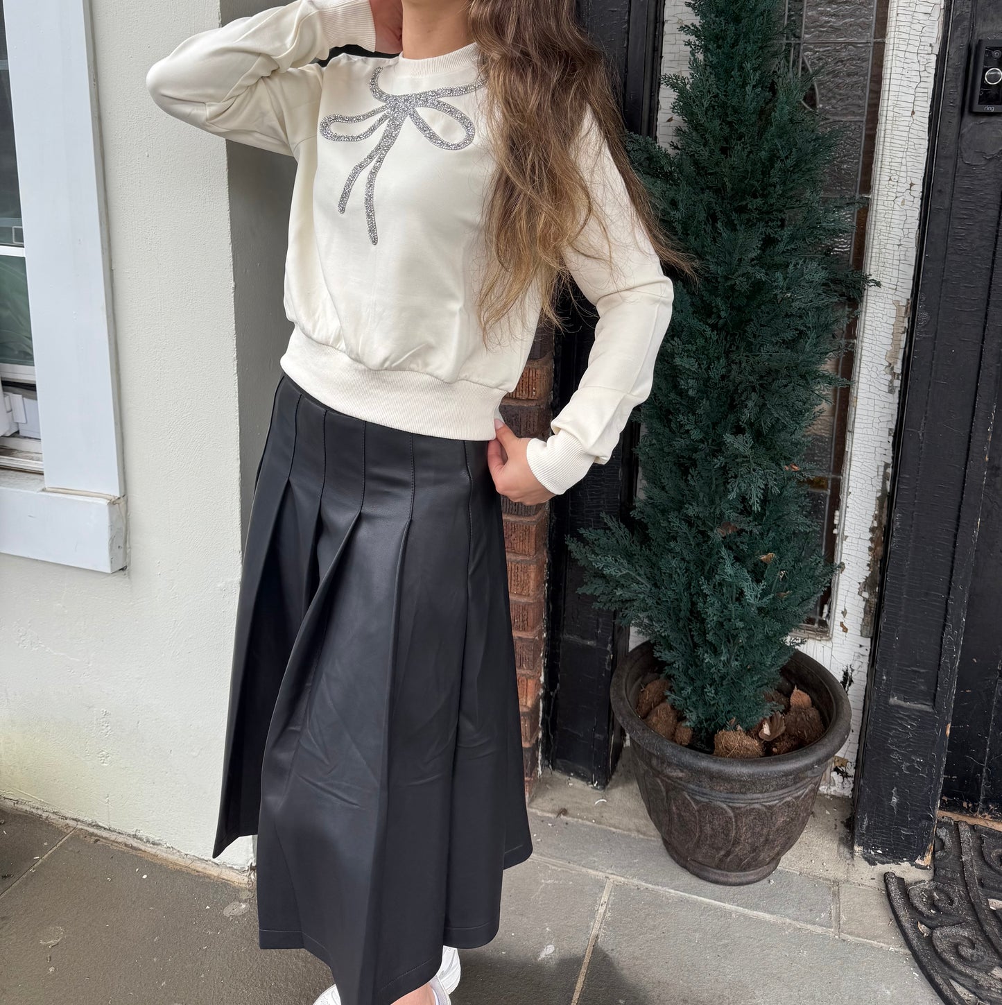 RHINESTONE BOW SWEATSHIRT