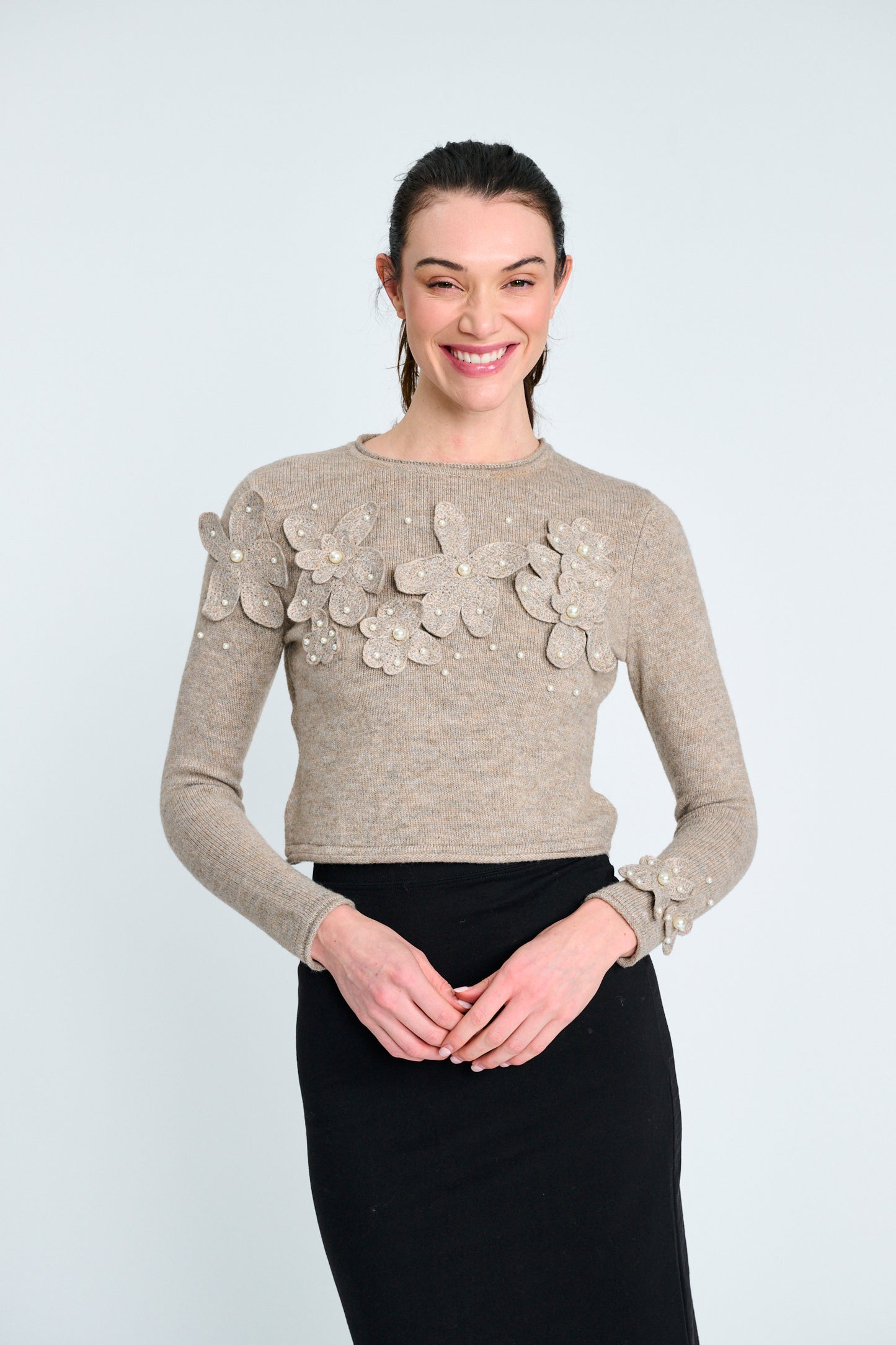 CAMEL KNIT TOP WITH PEARL TRIMMED FLOWER DETAIL