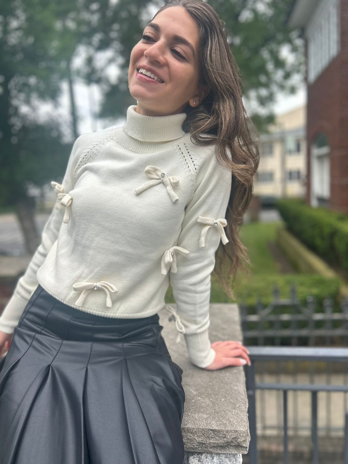 KNIT TOP WITH BOWS