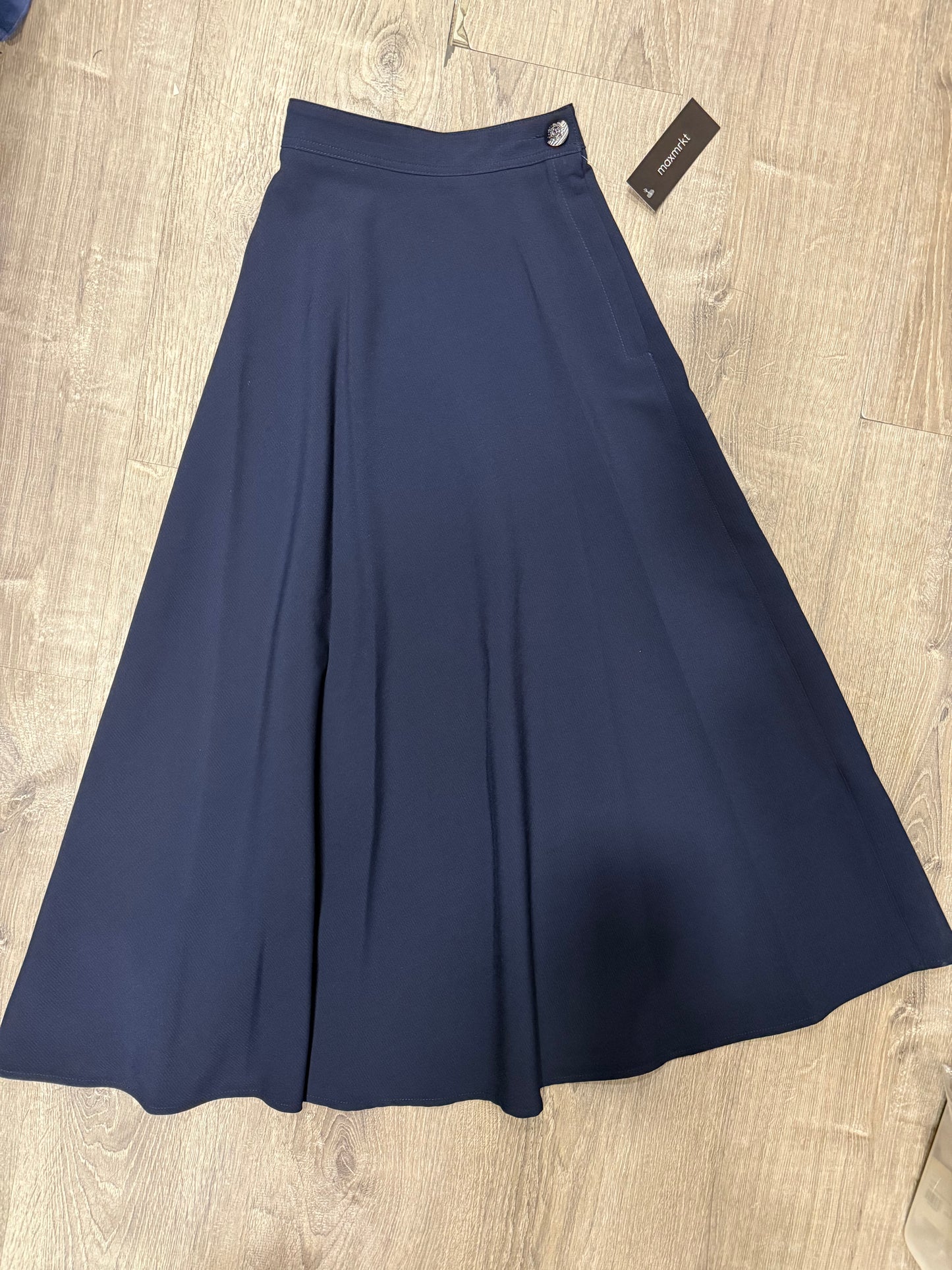 SIDE BUTTON SKIRT