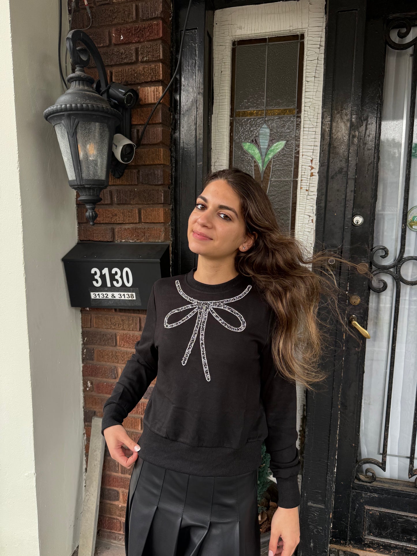 RHINESTONE BOW SWEATSHIRT