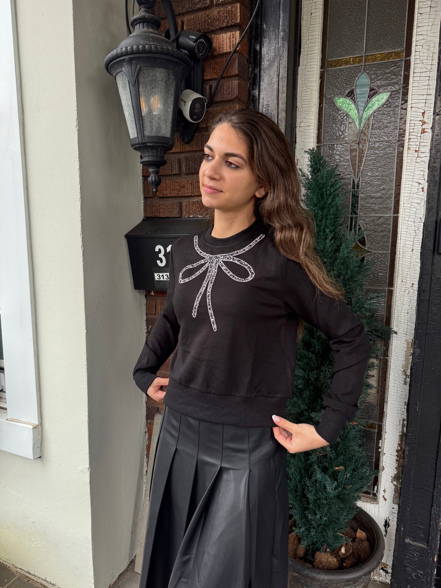 RHINESTONE BOW SWEATSHIRT