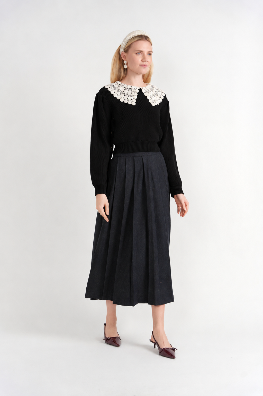 RIBBED SWEATER WITH CROCHET COLLAR
