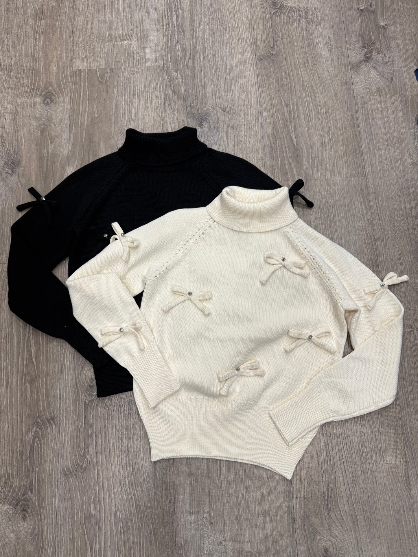 KNIT TOP WITH BOWS