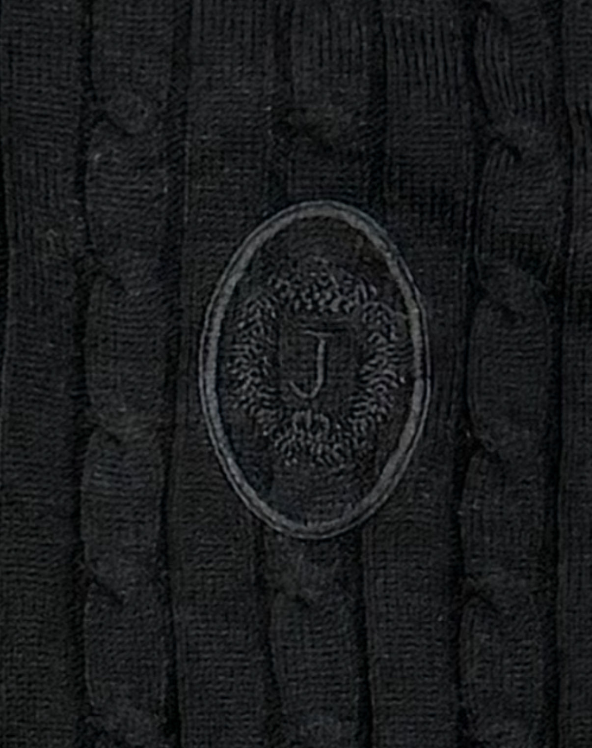 CREST DETAILED CABLE KNIT SWEATER