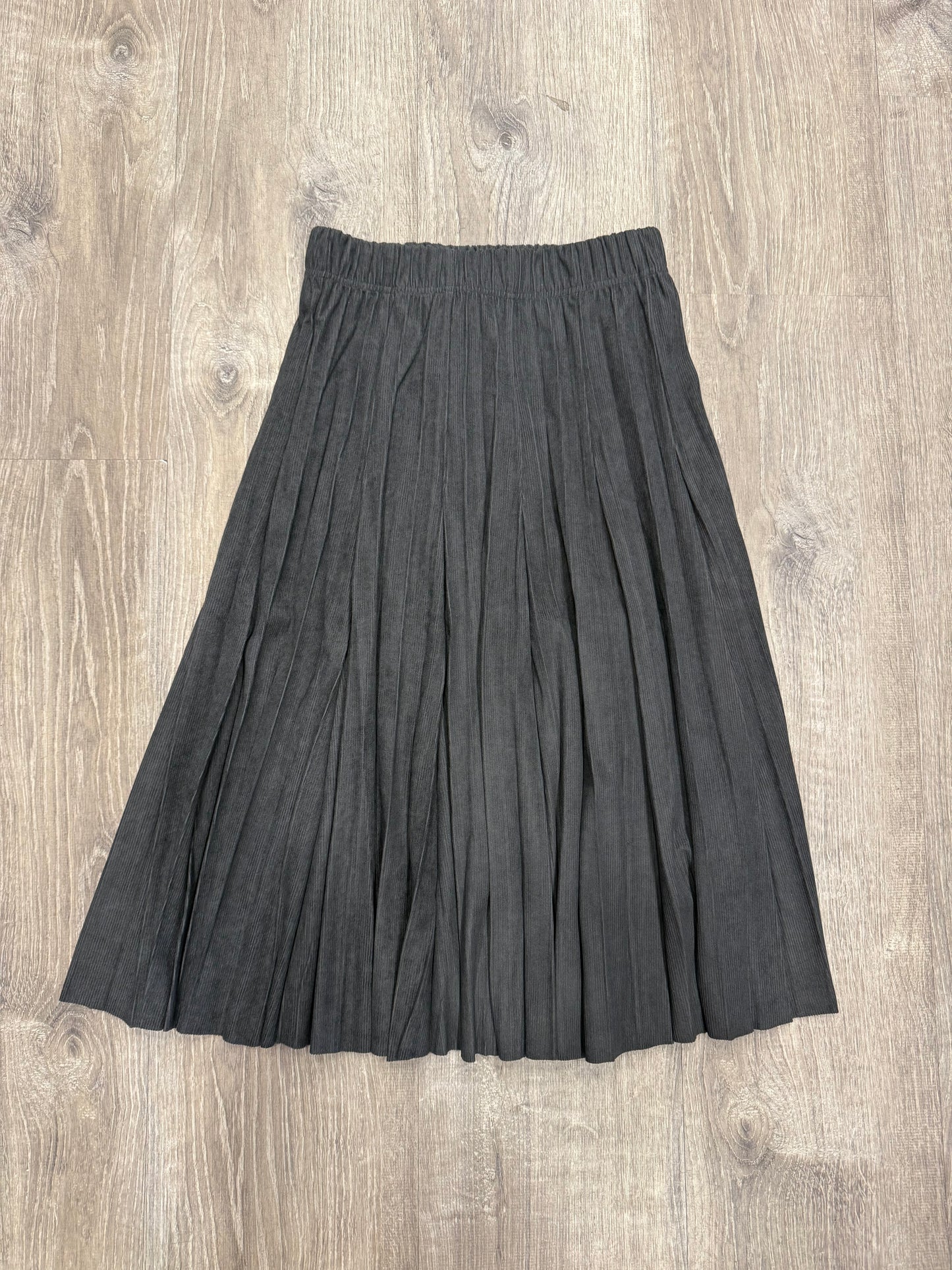 SHORT PLEATED CORDUROY SKIRT