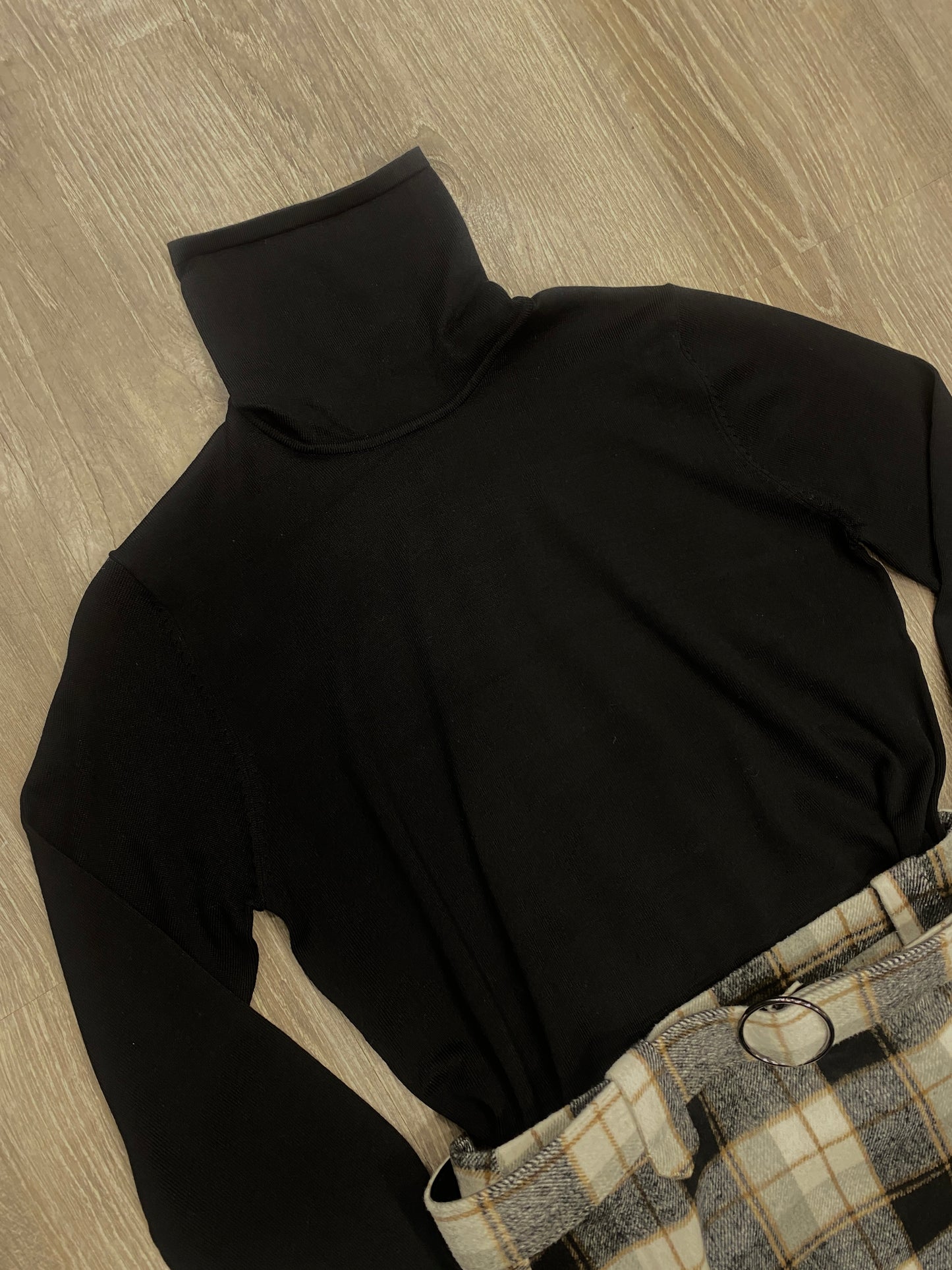 THIN KNIT TURTLENECK