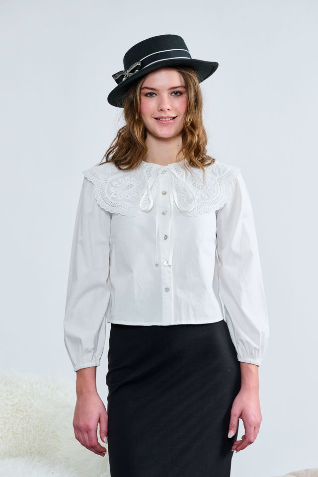 WHITE BUTTON DOWN EMBROIDERED PETER PAN COLLAR TOP