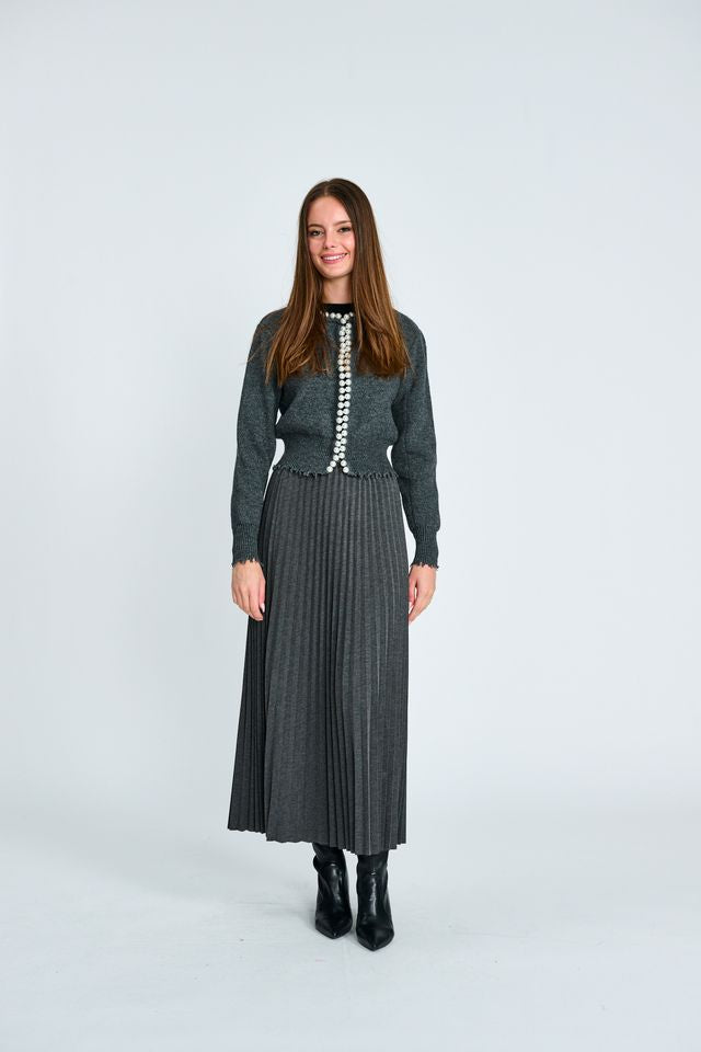GREY KNIT TOP WITH PEARL TRIM