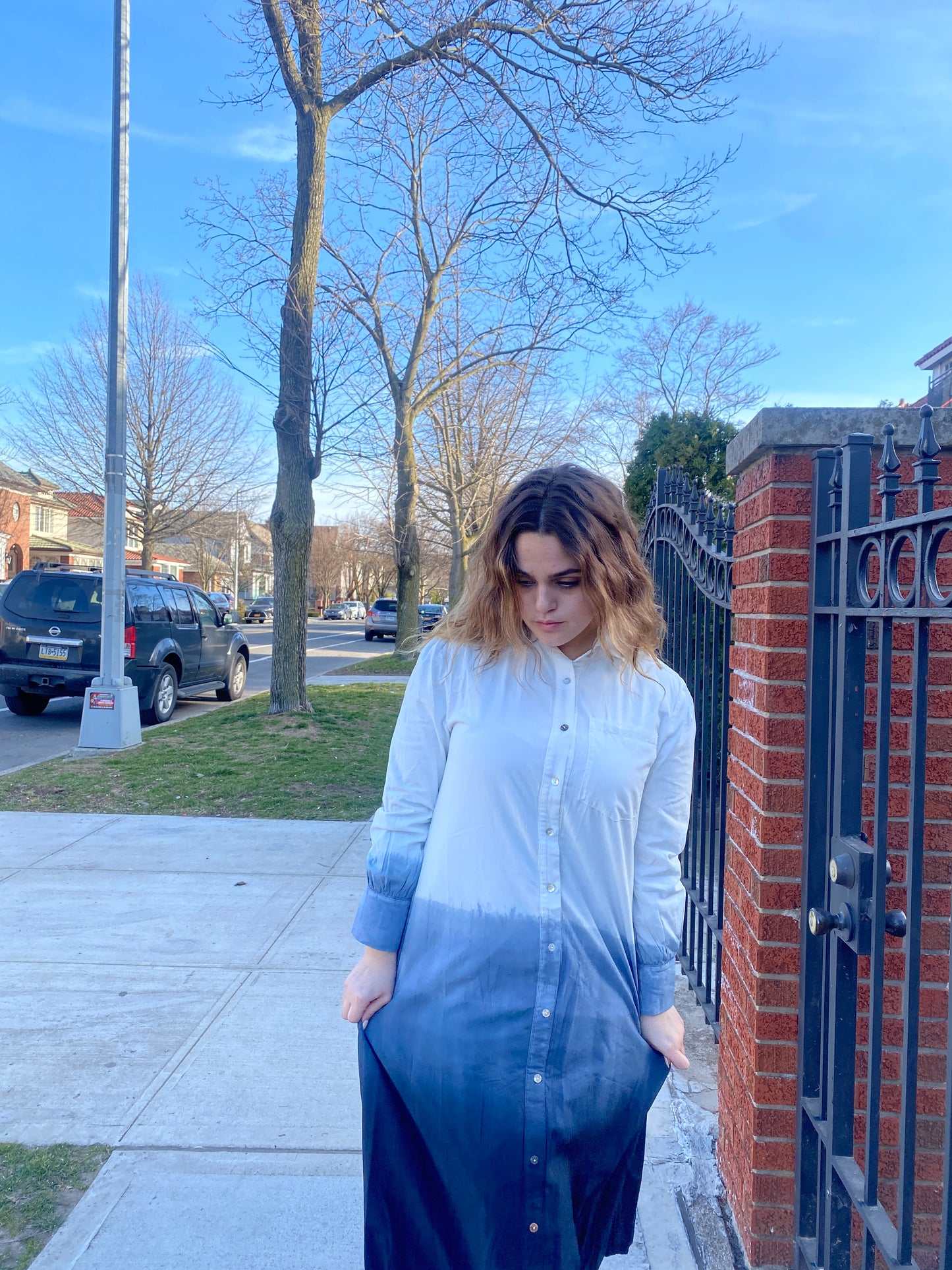 WHITE AND BLUE TIE-DYE DRESS