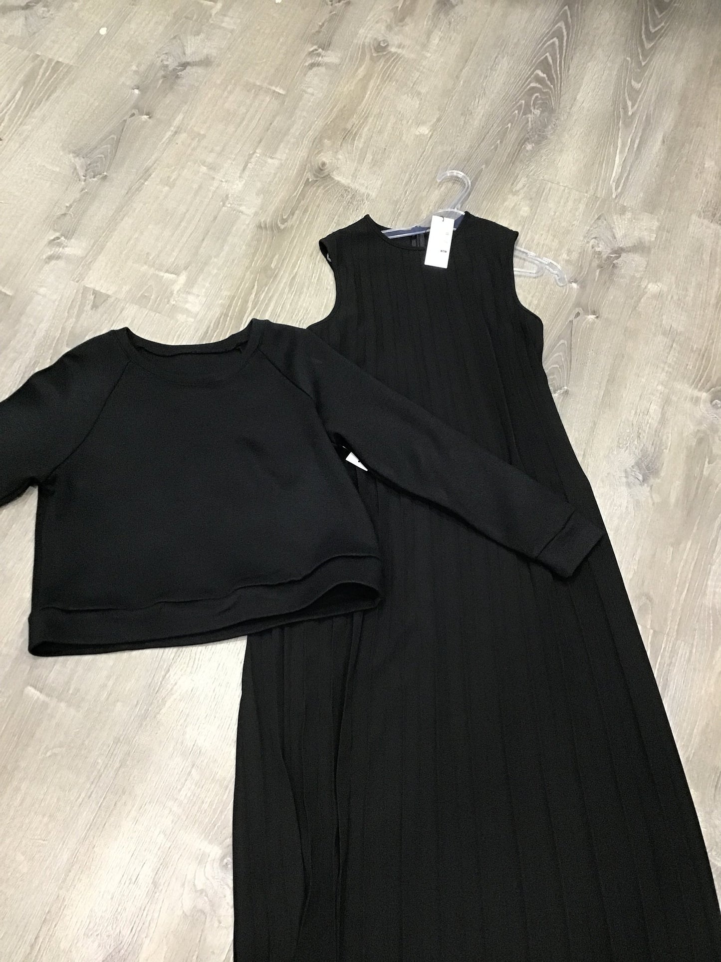 2 Piece Set Black Jumper And Sweater