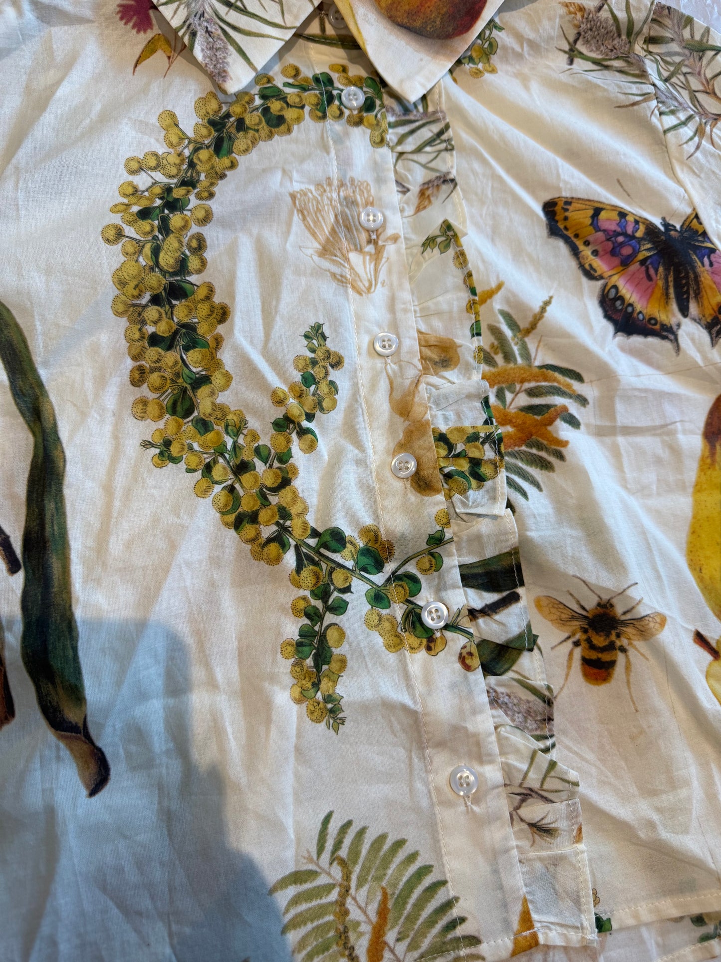 IVORY W/ BROWN BUTTERFLIES FRUIT DESIGN TOP