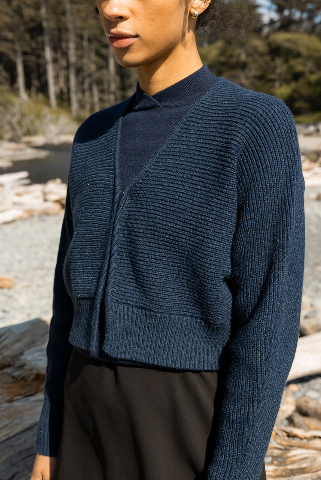 POINT MANDARIN NECK SWEATER