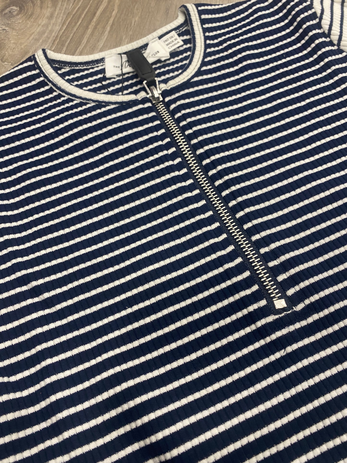 RIBBED STRIPED HENLEY ZIPPER TEE