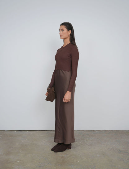 POINT V NECK CABLE SWEATER