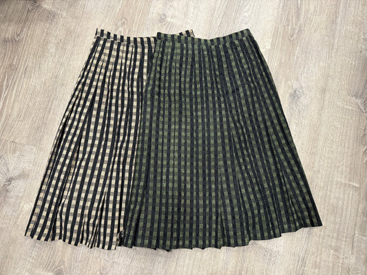 CHECKS PLEATED SKIRT