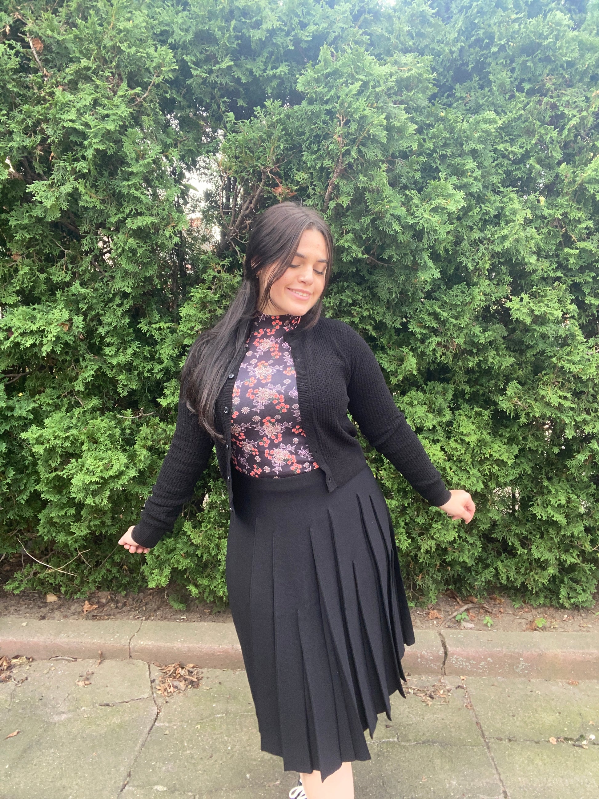 UNEVEN PLEATED SKIRT L