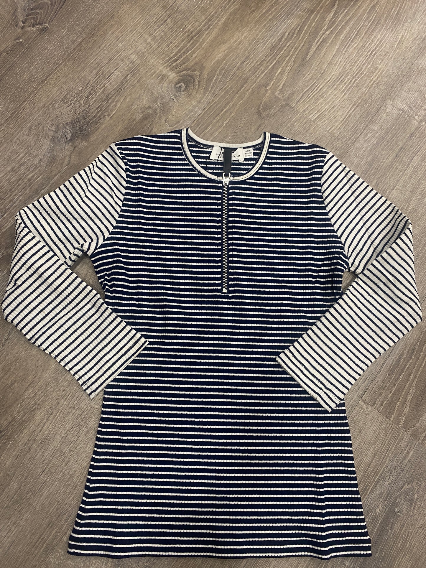 RIBBED STRIPED HENLEY ZIPPER TEE