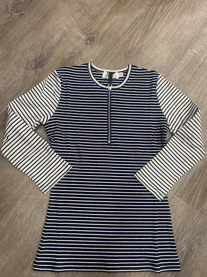 RIBBED STRIPED HENLEY ZIPPER TEE