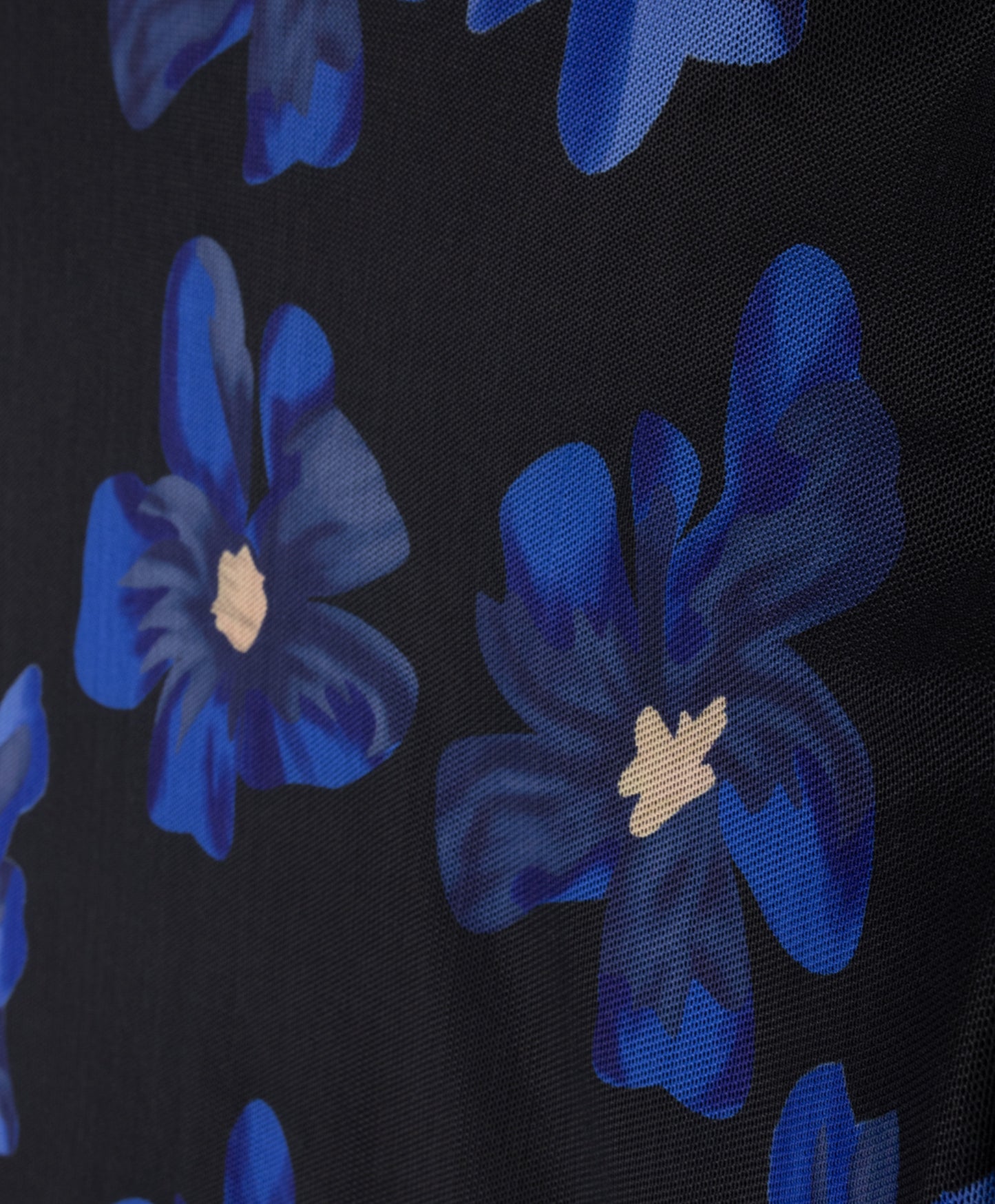 PAINTED FLOWER MESH TURTLENECK