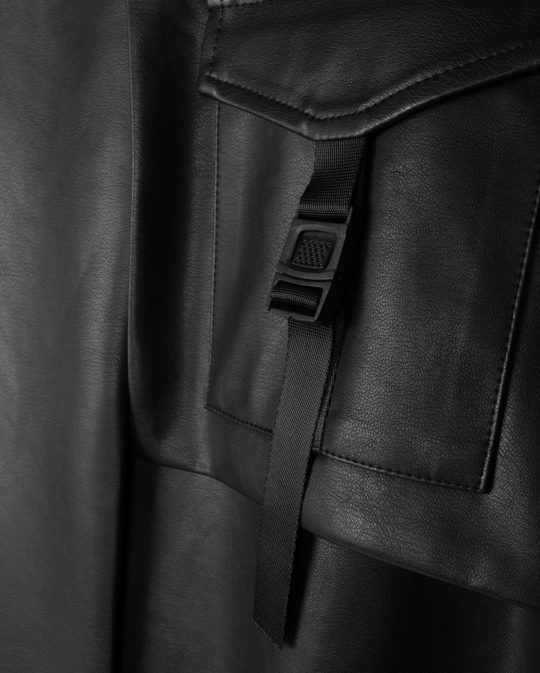 BUCKLE LEATHER SKIRT