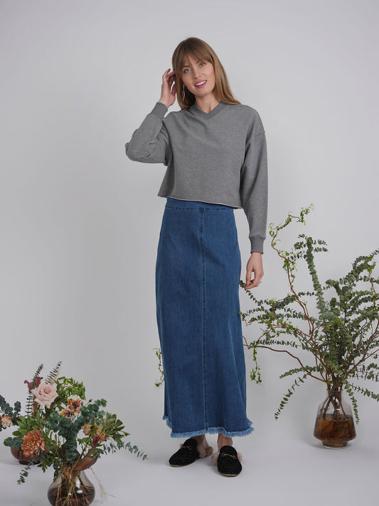 CROPPED V-NECK SWEATER