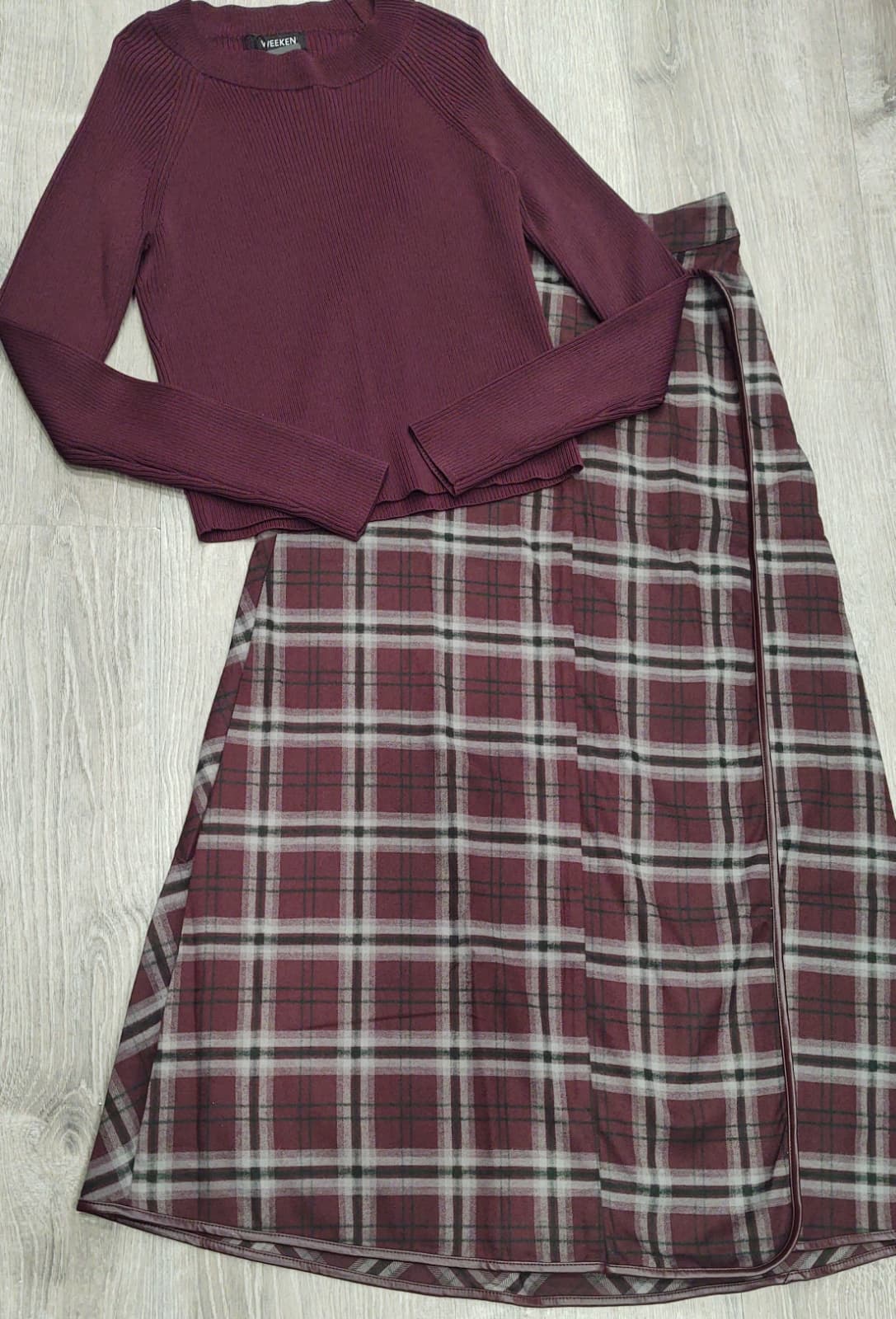 DIVINED WINE SWEATER