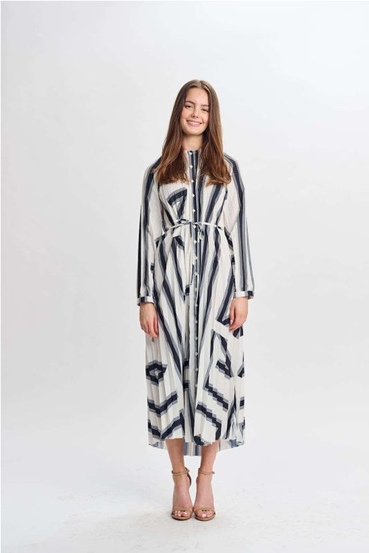 BLACK AND WHITE PLEATED DRESS
