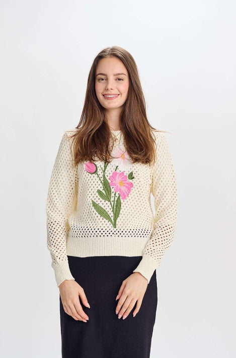FLOWER EMBROIDERED KNIT TOP