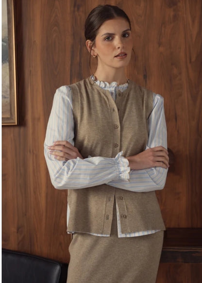 POINT RUFFLE BLOUSE