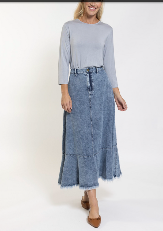 DENIM SKIRT WITH FRAY ON BOTTOM