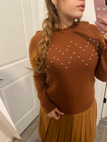 Load image into Gallery viewer, Zig Zag Sweater with Pearls
